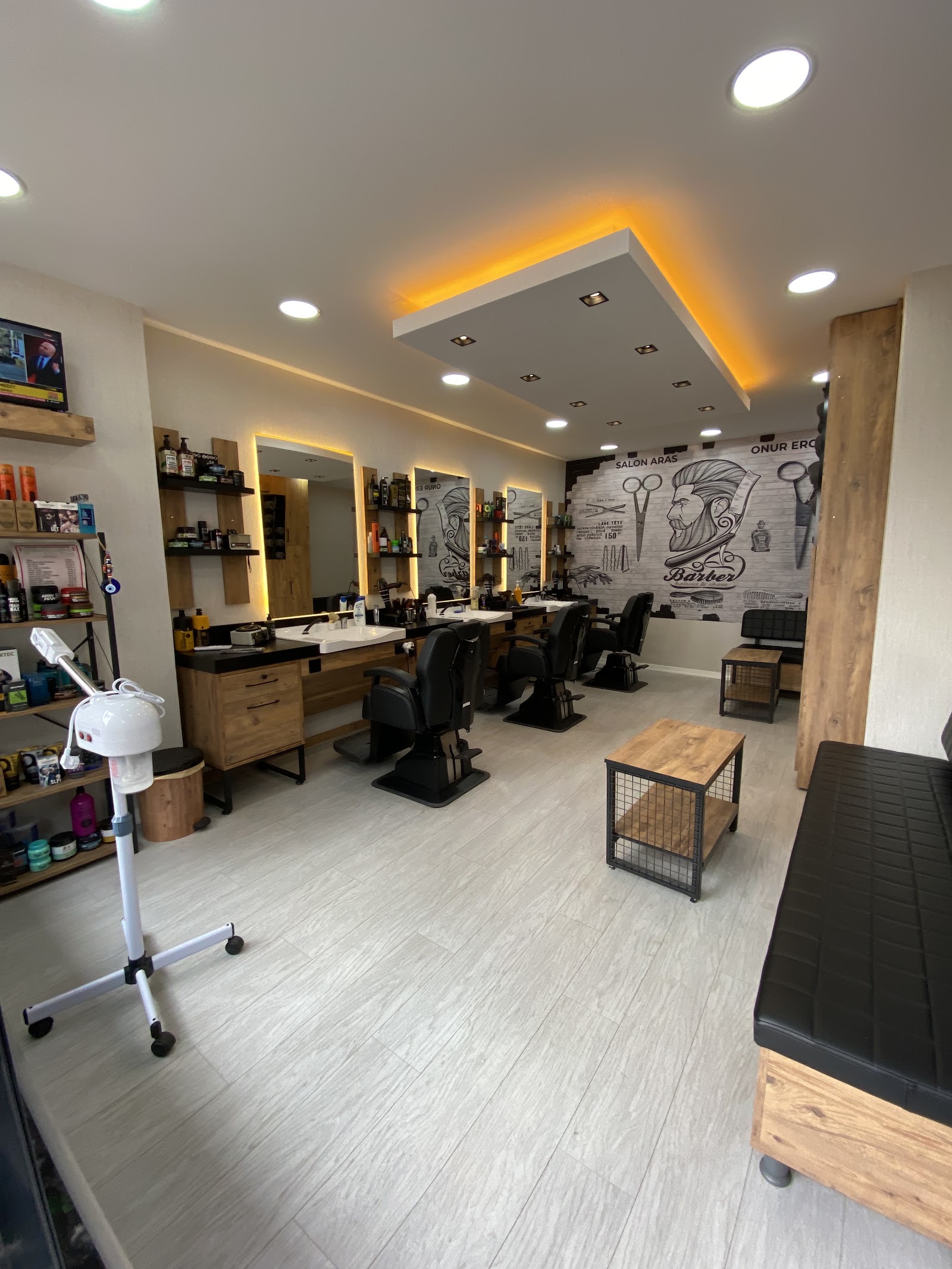Salon Aras Erkek Kuaför Salonu kır düğünü mekanı — Merkez