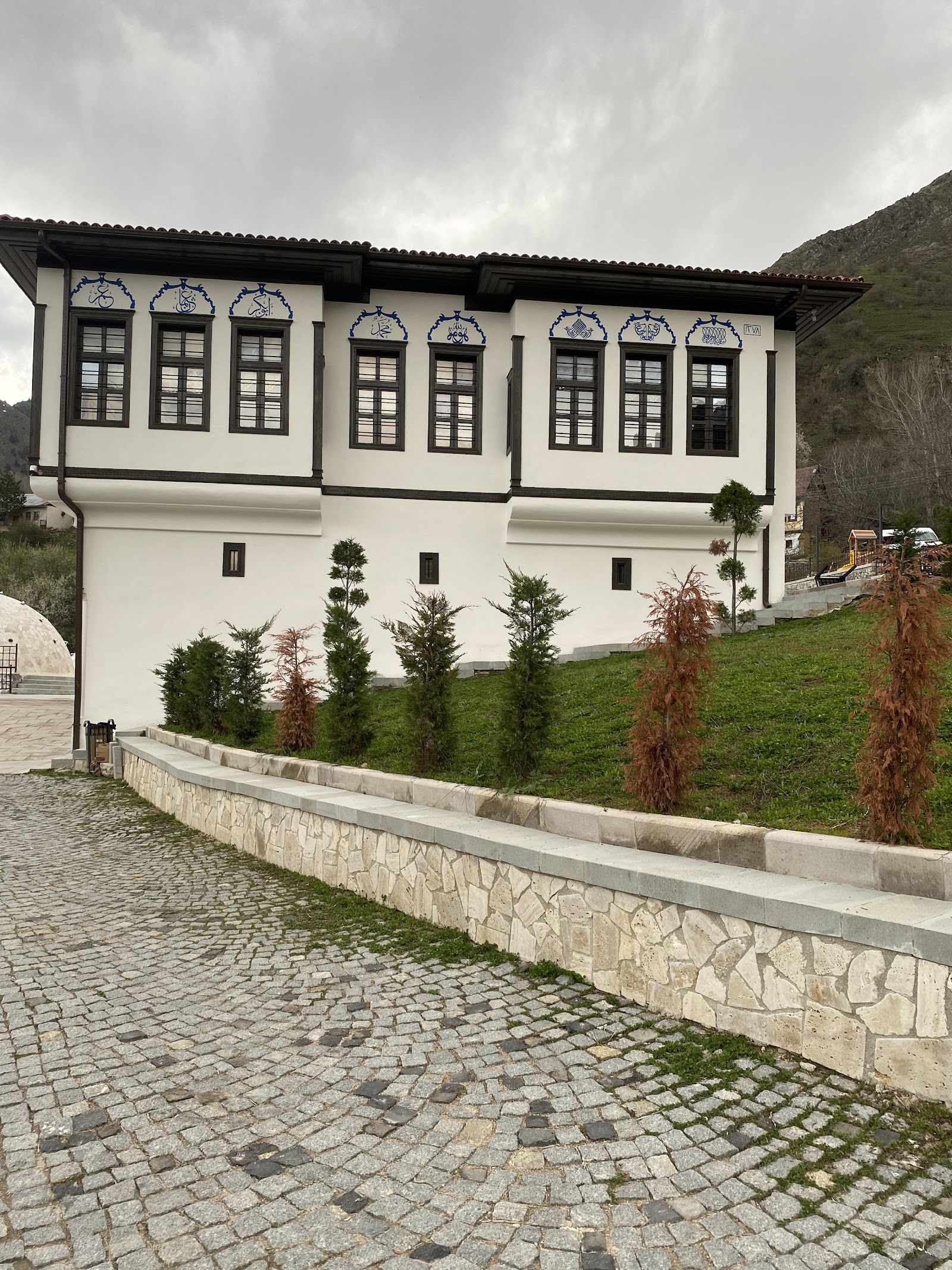Zeki Kadirbeyoglu Konağı